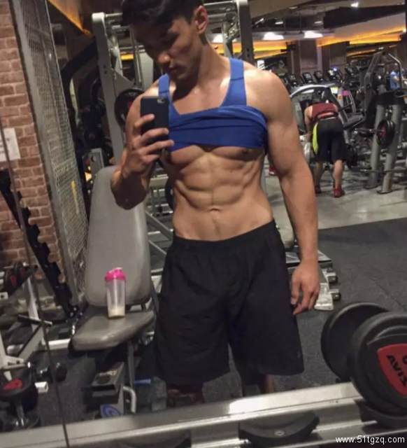 被摄影师宠爱的筋肉大帅哥，是他！ - 51虹马