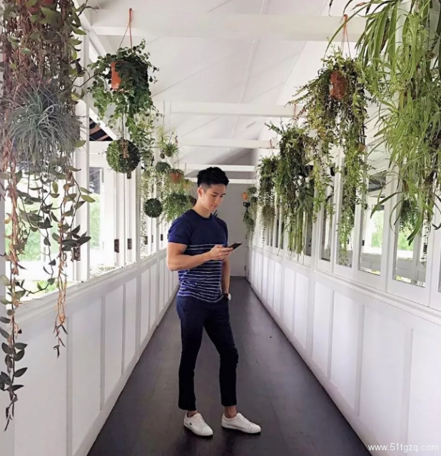 是男模也是飞行员！脱下衣服接受冰水挑战，身材不要太撩人！ - 51虹马