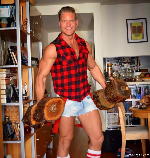 用“小弟”画画的大艺术家 捷豹huge到爆 - 51虹马