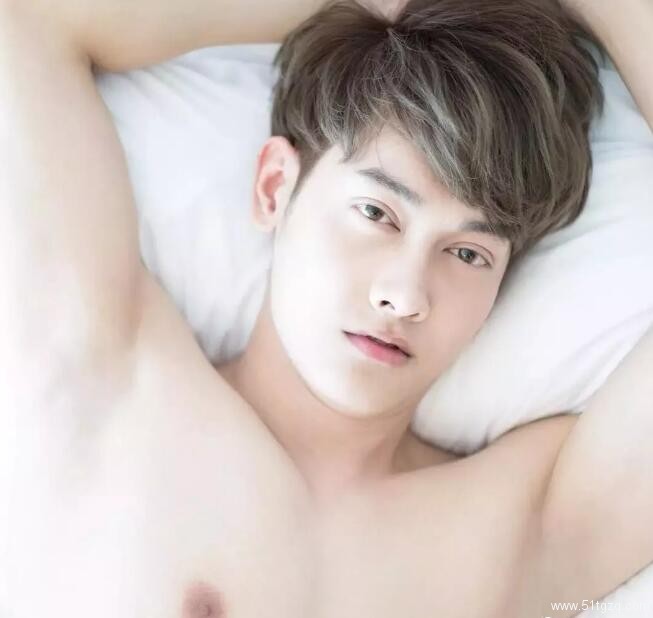 看点∣自带美颜效果的白嫩帅气小鲜肉,除了颜值还有可口的身材! - 51虹马 看点∣自带美颜效果的白嫩帅气小鲜肉,除了颜值还有可口的身材! - 51虹马