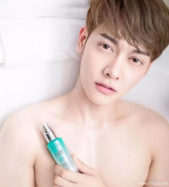 看点∣自带美颜效果的白嫩帅气小鲜肉，除了颜值还有可口的身材！ - 51虹马