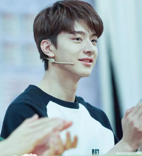 帅哥∣北体187长腿美少年来袭，鲜嫩颜值看到你想哭 - 51虹马