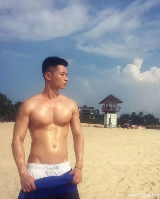 极品运动系肌肉男神，在社交软件里用完美身材疯狂撩粉！ - 51虹马