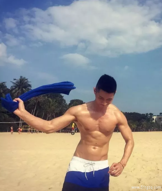 极品运动系肌肉男神，在社交软件里用完美身材疯狂撩粉！ - 51虹马