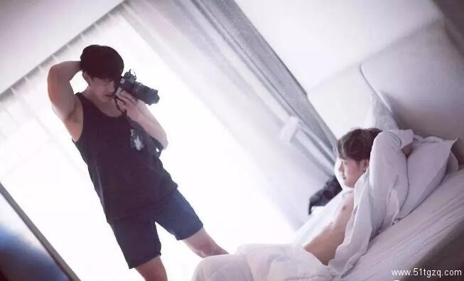 看点∣自带美颜效果的白嫩帅气小鲜肉，除了颜值还有可口的身材！ - 51虹马