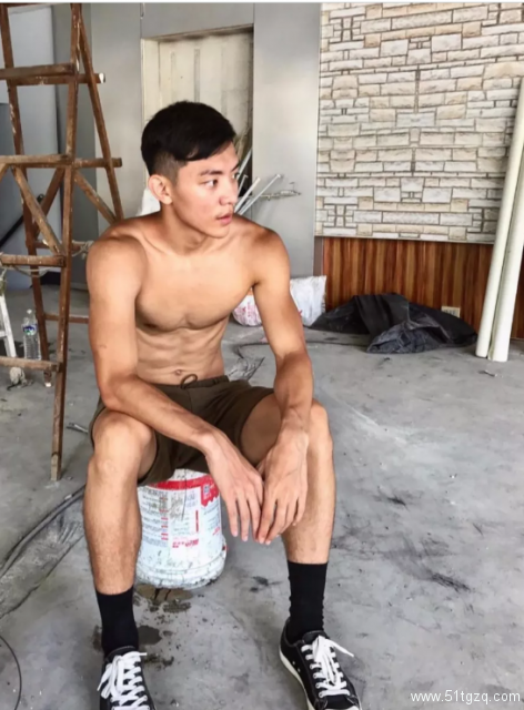 古铜色大长腿、公狗腰，台大体育校草吸粉上万 - 51虹马