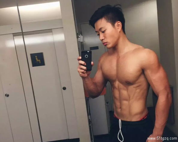 前任实在极品，第一次上来就要绑我，当时直接吓哭了。 - 51虹马