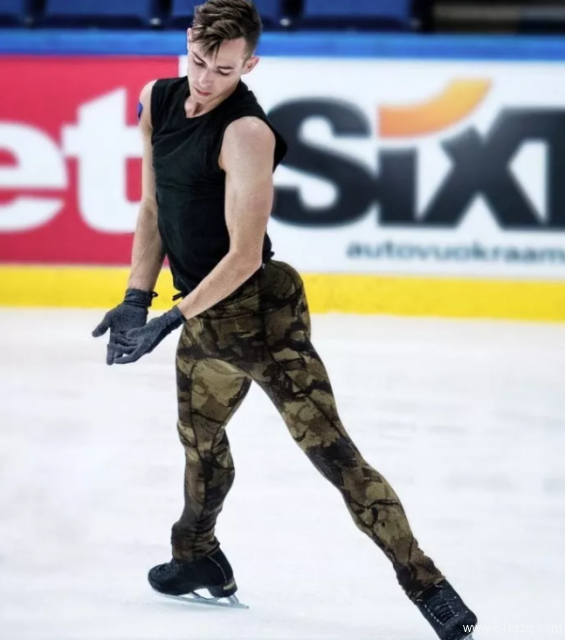 G男优爆料曾被男搭档性侵？舔屏超帅的花滑gay运动员！ - 51虹马