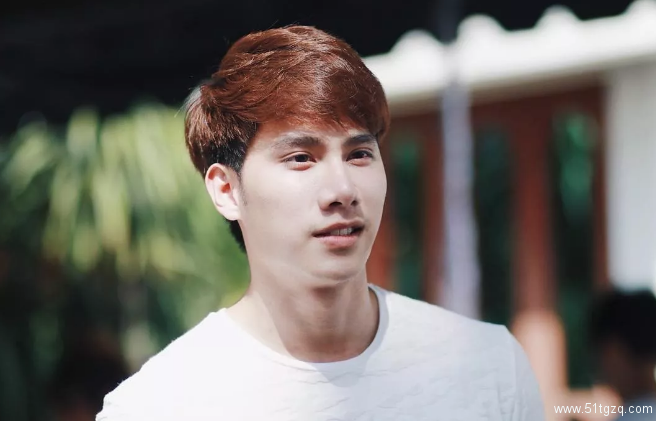 肌肉男神花式飙车！不仅有肌肉身材，还是个爱笑的阳光大男孩！ - 51虹马