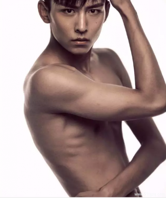 1米88运动型腹肌男生，高颜值大长腿！ - 51虹马