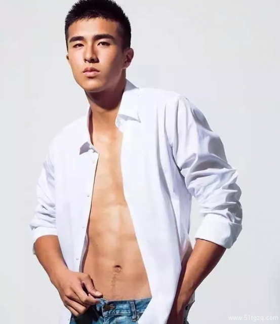 186.cm篮球队直男校草，20岁鲜肉天菜当男模，用肌肉俘获你！ - 51虹马