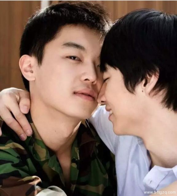 韩国同志电影兵哥哥和男友嘿咻被妈妈撞见怎么办？ - 51虹马