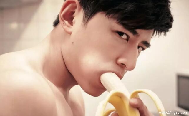 台湾天菜写真书被疯抢，难道是身怀巨物惹的祸？ - 51虹马