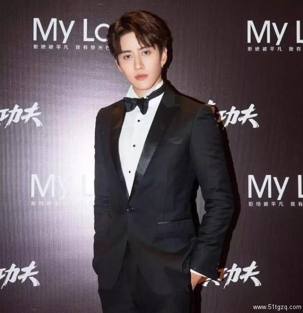 看点∣赵薇黄晓明都忍不住夸他帅！八块腹肌狗粮小鲜肉，暖男属性秒杀全场！ - 51虹马