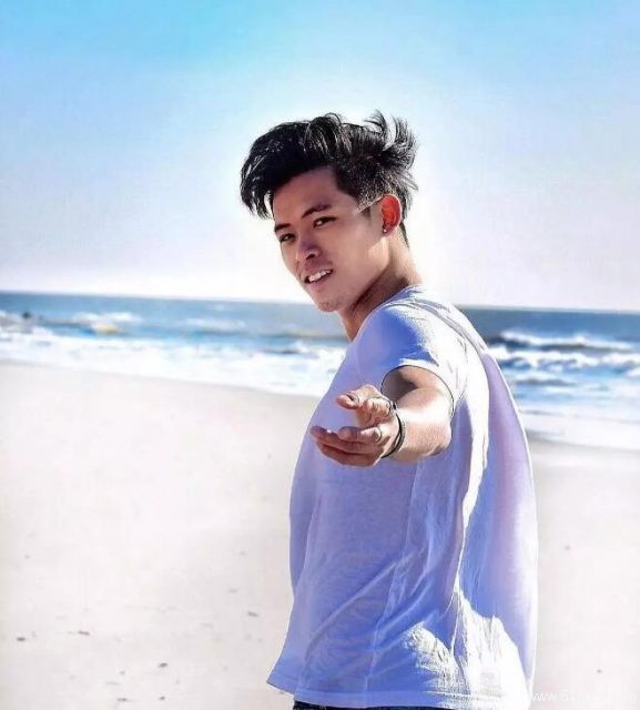 肌肉男都是作弊器，95后小鲜肉胸腹肌健壮又完美，这样的男人才是人生赢家！ - 51虹马