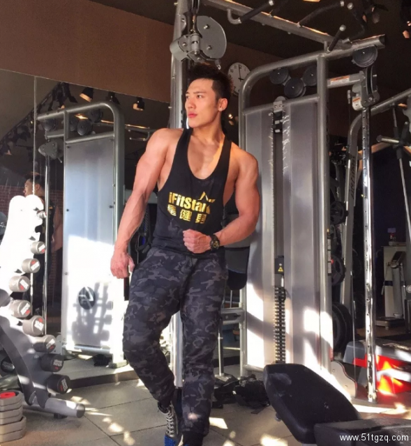 185帅气鲜肉健身私教,用满满的肌肉和大长腿撩你没商量! - 51虹马 185帅气鲜肉健身私教,用满满的肌肉和大长腿撩你没商量! - 51虹马