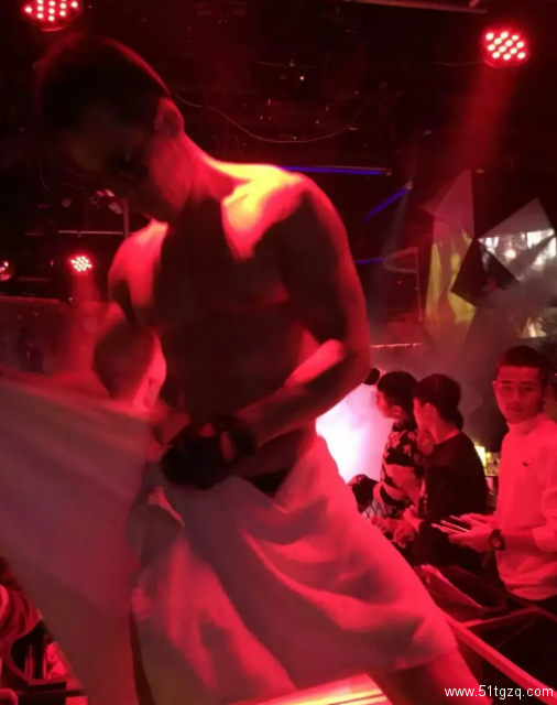 最诱惑的gay吧到底是怎样的？ - 51虹马