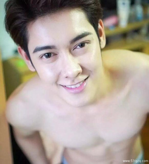 看点∣自带美颜效果的白嫩帅气小鲜肉,除了颜值还有可口的身材! - 51虹马 看点∣自带美颜效果的白嫩帅气小鲜肉,除了颜值还有可口的身材! - 51虹马