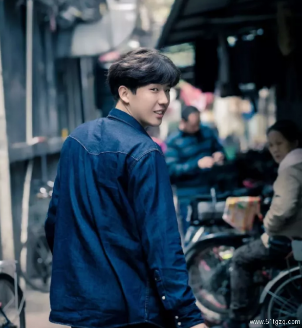 吃可爱多长大的白衣少年，干净而美好的初恋感！－－王安宇 - 51虹马