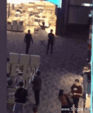 人鱼线肌肉男吃太多伟哥失去理智裸闹泰国机场 - 51虹马