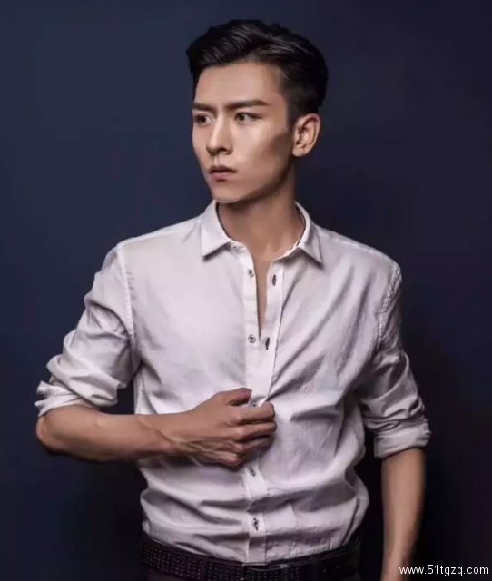 1米88运动型腹肌男生，高颜值大长腿！ - 51虹马