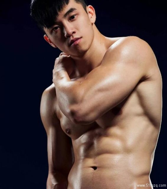 台湾网红直男体育生肌肉写真，身材堪比男模！ - 51虹马