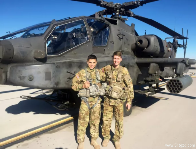 四川一男子因HIV丢工作？军官夫夫结婚太养眼！ - 51虹马