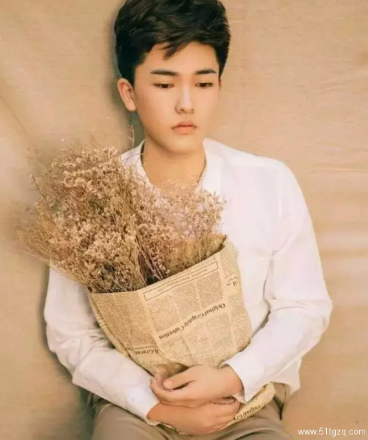 17岁的高颜粉嫩小鲜肉 快要被他萌翻了 - 51虹马