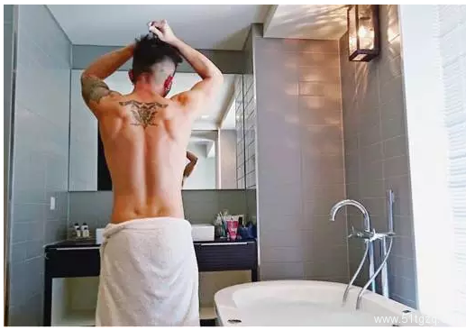 神似名媛一姐的鲜肉boy，竟然撩了这么多好肉老公 - 51虹马