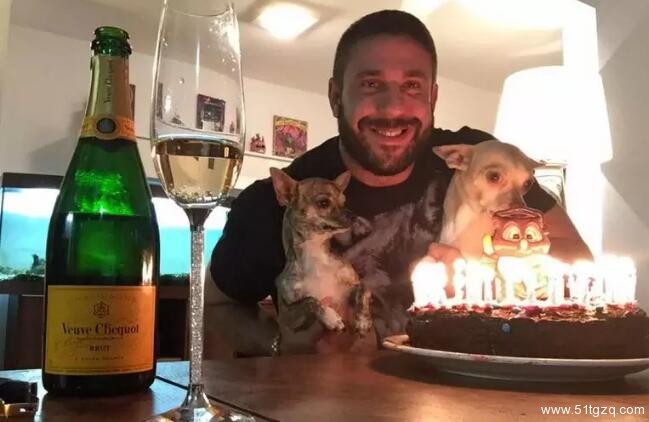 GV男优是大学教授 正在攻读博士 已有两个硕士 - 51虹马