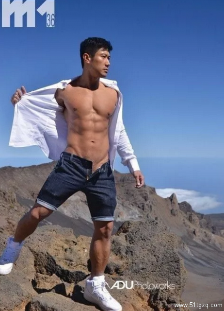 杜达雄男模又下海了，老当益壮的熟男魅力。 - 51虹马