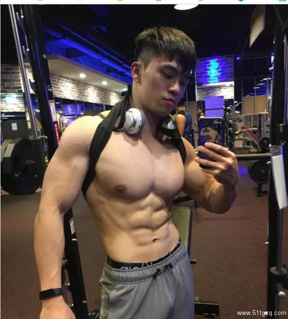 台湾网红直男体育生肌肉写真,身材堪比男模! - 51虹马 台湾网红直男体育生肌肉写真,身材堪比男模! - 51虹马