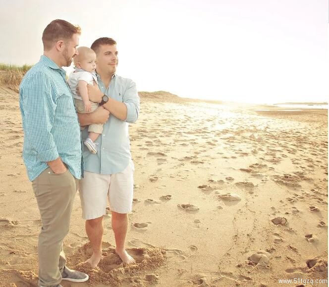 美帝夫夫超幸运 通过代孕即将迎来三胞胎 四个孩子养的过来吗!!! - 51虹马