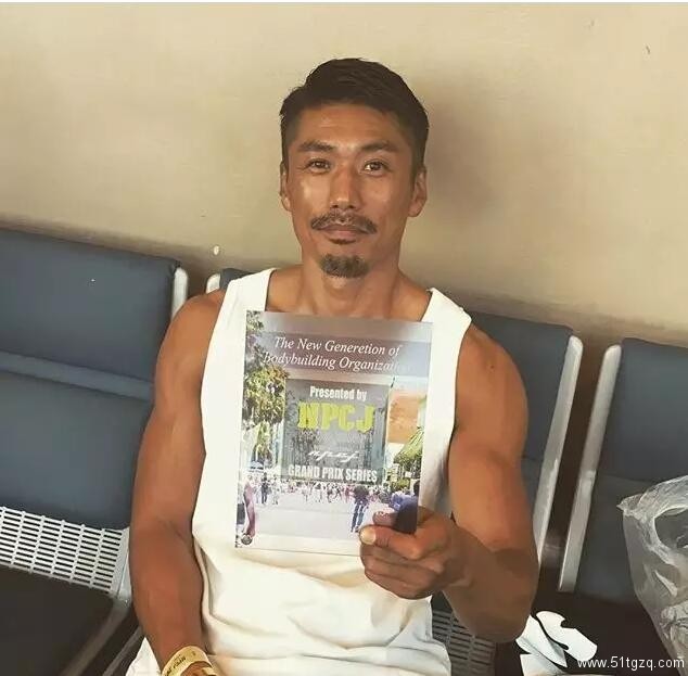 拥有世界级Body的狂放大叔，年少也是清新鲜肉过 - 51虹马