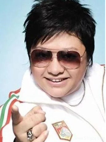 公开结婚的第一对同性恋明星，当众拥吻 你觉得了！ - 51虹马