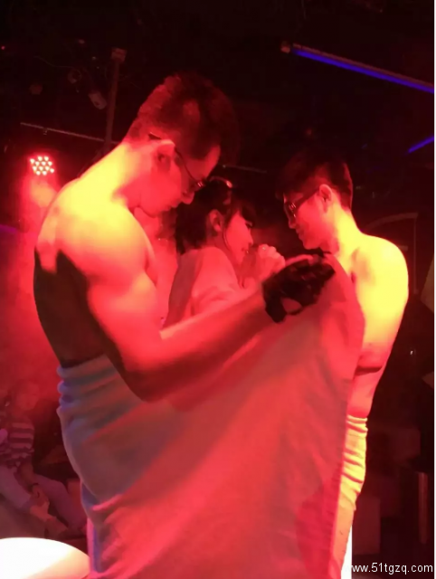 最诱惑的gay吧到底是怎样的？ - 51虹马