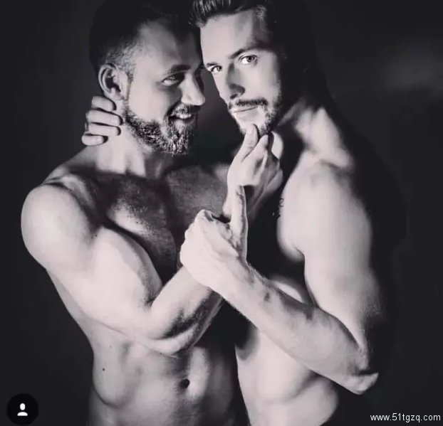 男优向男优求婚成功，天菜情侣送上满满的蜜汁幸福！ - 51虹马