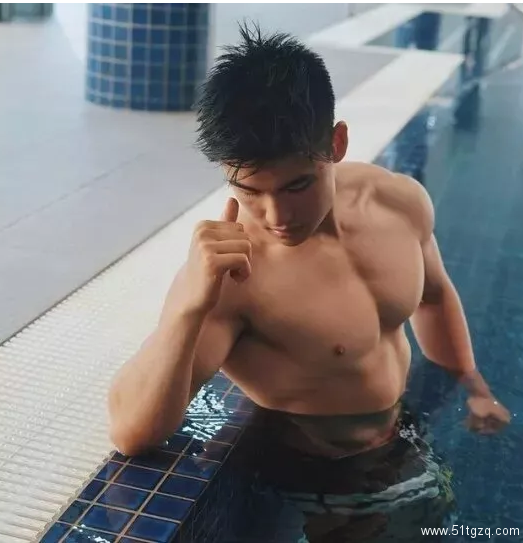 他突然一拔,床单脏了 - 51虹马 他突然一拔,床单脏了 - 51虹马