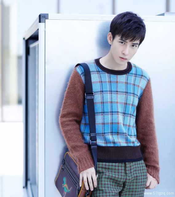 帅哥∣清爽利落比春风还和煦的小哥哥，也能荷尔蒙爆发秀出小腹肌！－－吴昊泽 - 51虹马