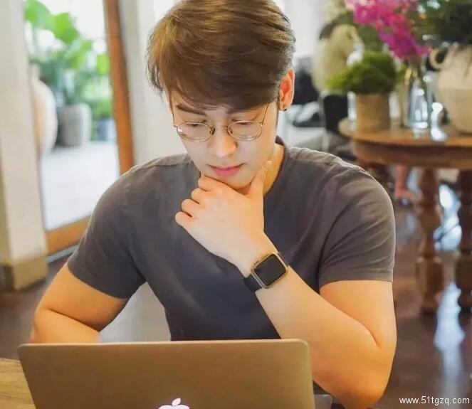 看点∣自带美颜效果的白嫩帅气小鲜肉，除了颜值还有可口的身材！ - 51虹马