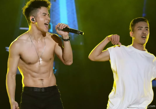 退伍小哥，帅气火入娱乐圈，你看好他吗？ - 51虹马