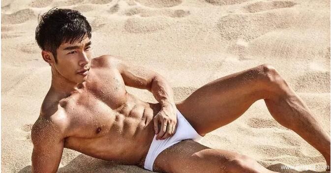 帅“爸爸”运动小短裤下果然藏着巨物 - 51虹马