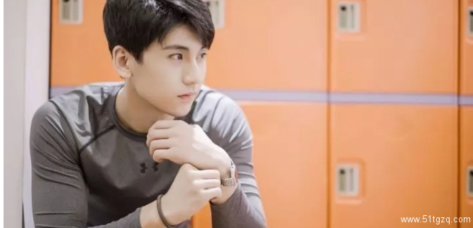 小鲜肉健身男神，人鱼线倒三角，这里有个超级好看的运动小哥等你查收! - 51虹马