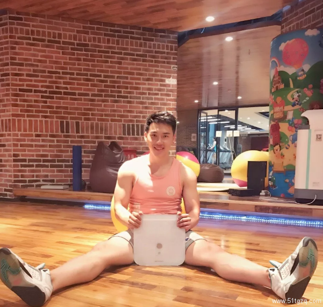 185帅气鲜肉健身私教，用满满的肌肉和大长腿撩你没商量！ - 51虹马