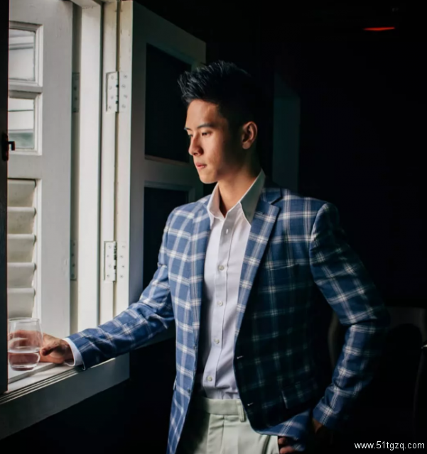 是男模也是飞行员！脱下衣服接受冰水挑战，身材不要太撩人！ - 51虹马