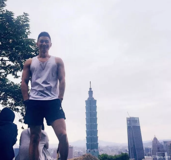 极品运动系肌肉男神，在社交软件里用完美身材疯狂撩粉！ - 51虹马