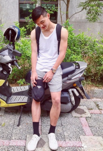 古铜色大长腿、公狗腰，台大体育校草吸粉上万 - 51虹马