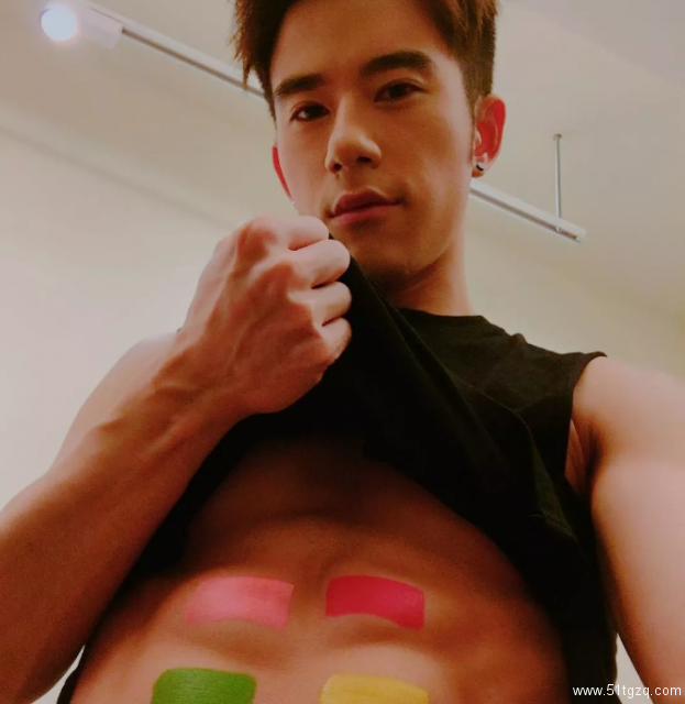 退伍小哥，帅气火入娱乐圈，你看好他吗？ - 51虹马