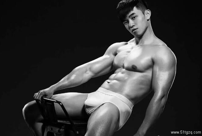 台湾网红直男体育生肌肉写真，身材堪比男模！ - 51虹马