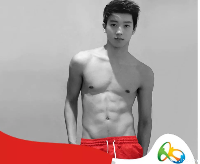 游走于性感与制服间的超想哔尤物！ - 51虹马